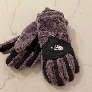 Free For @sarahcfromd - The North Face gloves, little girls size large, lavender